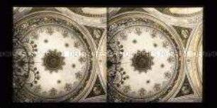 Blick in die Kuppel der Moschee
