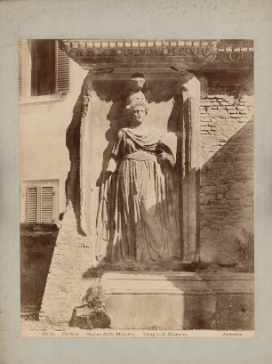 Statue der Minerva im Minervatempel, Rom: Ansicht