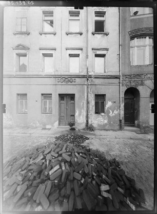 Altenburg, Ringstraße 7. Wohnhaus mit Laden. Straßenfront (Teilansicht)