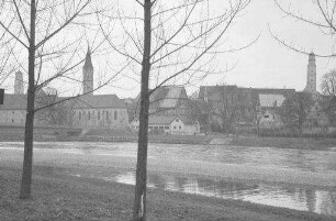 Lauingen: Blick über die Donau auf die Stadt