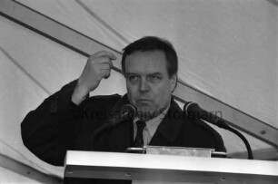 CDU: Wahlveranstaltung vor Landtagswahl: Marktplatz: Zelt: Spitzenkandidat Volker Rühe hält Ansprache am Rednerpult: 12. Juni 1999