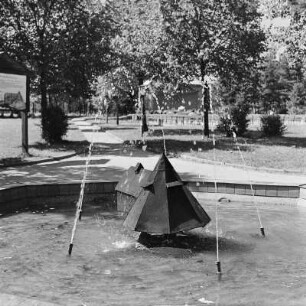 Johanngeorgenstadt, Springbrunnen : Springbrunnen mit dem Modell des Pferdegöpels, Platz des Bergmannes