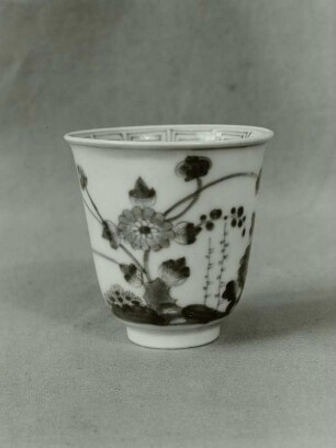 Tasse mit Blaumalerei