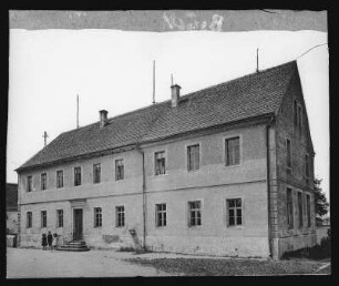 Boritz. Dorfplatz, Kirche, Schule und Gasthof