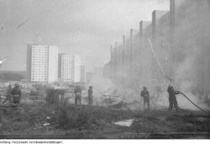 Dresden, Johannstadt-Nord. Feuerwehreinsatz, Juli 1975