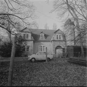 Villa "Emmaus". Hofansicht des Nebengebäudes mit Kutscherwohnung