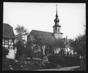 Gleisberg. Blick auf Gleisberg mit Kirche - bei Roßwein