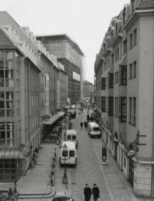Dresden-Altstadt, Münzgasse. Blick von der Brühlschen Terrasse zur eingerüsteten Frauenkirche
