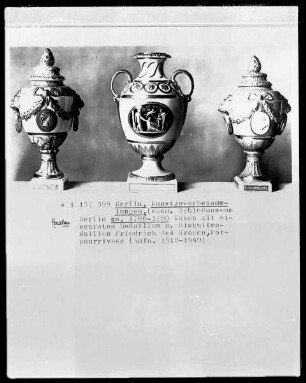 Vase mit eisenrotem Medaillon und Biskuitmedaillon Friedrich des Großen (Poipourrivase)