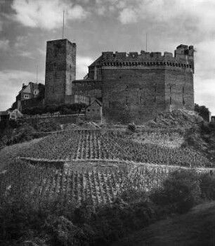 Oberwesel. Schönburg (Ersterwähnung 1149, Ausbau 1301/1400, Zerstörung 1689, Wiederaufbau 1801/1900 und 1901/2000). Der hohe Mantel