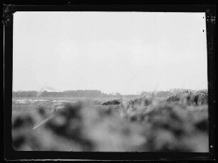Blick vom Laufgraben 6 auf Maricourt (Dep. Somme, Frankreich)