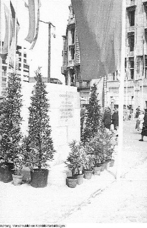 Berlin, 3. Weltfestspiele der Jugend und Studenten, Kundgebung, Stalin-Banner, u.a., August 1951