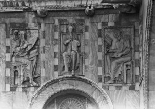 Christus zwischen den Evangelisten Johannes und Matthäus
