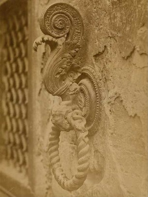 Bronzering zum Anbinden der Pferde am Palazzo del Magnifico in Siena
