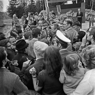 Friedrich-Ebert-Stiftung: Am Kratt: Heimvolkshochschule: Grundsteinlegung durch Bundeskanzler Willy Brandt: Gäste und Presse, 20. April 1971