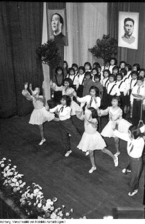 Dresden? Solidaritätsveranstaltung deutscher und koreanischer Kinder, 1954