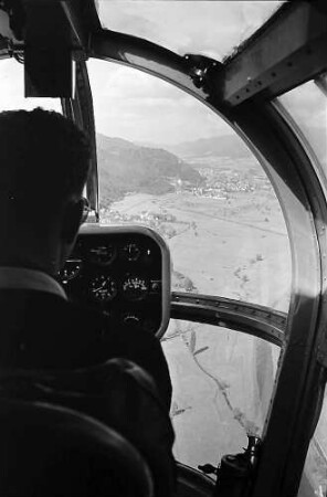 Freiburg i. Br. aus der Luft, Persil-Hubschrauber, aus der Kanzel Richtung Waldkirch