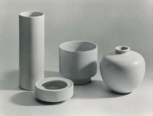 Zylindervase "BK 16", Aschenbecher "BK 22", Kugelvase "BK 12" und Hülltopf "BK 20" von Jan Bontjes van Beek