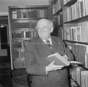 Ernst Legal zu Hause