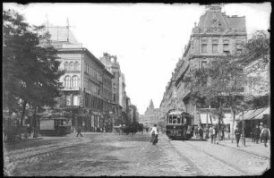 Budapest. Kossuth-Lajos-Gasse mit Straßenbahn