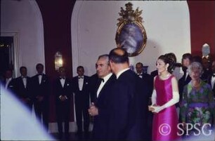 Berlin, Schloss Charlottenburg, Staatsbesuch, Schah Mohammad Resa Pahlavi und Farah Diba-Pahlavi.