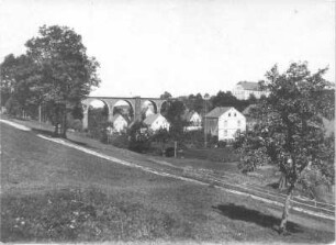 Colmnitz (Pretzschendorf-Colmnitz). Ortsteilansicht (Niederdorf) mit Eisenbahnviadukt der Strecke Dresden - Werdau