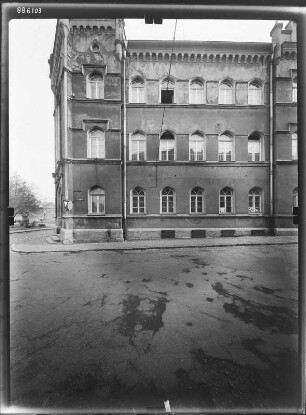 Meuselwitz, Rathausstraße 1. Rathaus (1874). Straßenfront (Teilansicht)