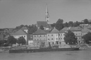 Mauthausen: Ortsansicht von der Donau