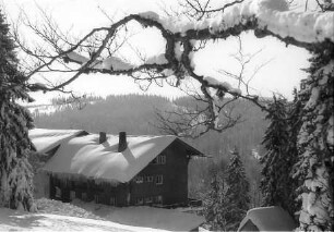 Feldberg: Hotel Jägermatt tief verschneit