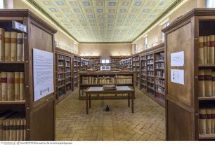 Sant'Isidoro, Innenräume, Bibliothek