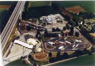 Tank- und Rastanlage Breisgau, Luftaufnahme , Umbaumaßnahmen 1996/97, gebaut 1965, umgebaut 1992-93. Eröffnung der neuen Rasthauses im Mai 1993.