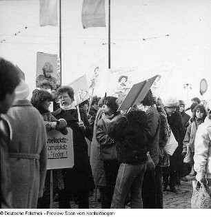 Kundgebung Georgi-Dimitroff-Platz (Schloßplatz) mit Modrow u.s.w.