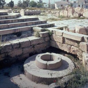 Eleusis. Kallíchoros-Brunnen. 6. Jh. v. Chr., zu Seiten der Propyläen
