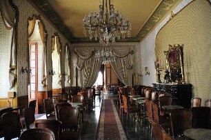 Budapest - Cafè Gerbeaud : Innenraum des historischen Cafès Gerbeaud am Vörösmarty Platz. Aufgenommen in der City von Budapest am 13. Juni 2011