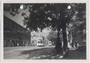 Duisburg, Straße mit Straßenbahnen