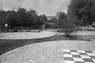 Anlage eines Spielgeländes für Dame-, Mühle- und Schachspiel auf dem Gelände hinter der Seebühne im Stadtgarten