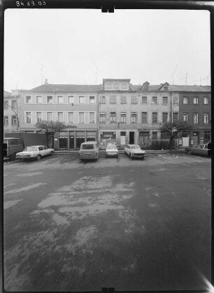 Altenburg, Kornmarkt 8/6. Wohnhäuser mit Läden. Straßenfront