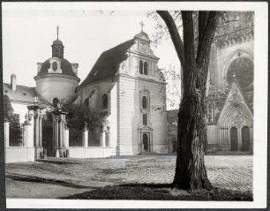 Olmütz (Olomouc/Tschechische Republik). Domplatz mit Domdechantei und Anna-Kapelle