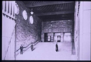 Neues Empfangsgebäude: Kleine Schalterhalle im Hbf.