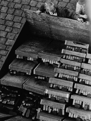 Kohlenlieferung (Blick aus der Wohnung des Fotografen)