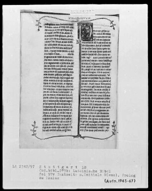 Lateinische Bibel, drei Bände — Initiale U (isio Isaiae) mit dem Martyrium des Isaias, Folio 98recto