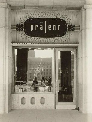 Dresden, Altmarkt, Geschenkartikelladen "Präsent"