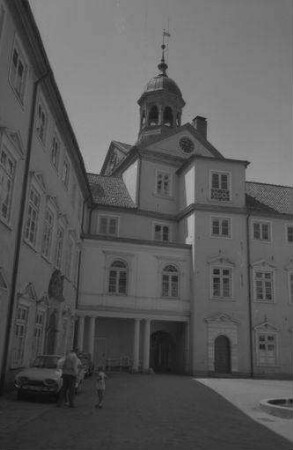 Eutin: Schlosshof mit Eingangsflügel