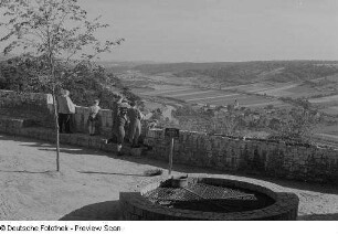 Blick in ein Tal (Schloss Neuenburg bei Freyburg an der Unstrut?)