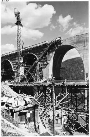 Drachenlochbrücke, km 152,933 Die Brücke wurde 1935 - 1937 gebaut, 1945 gesprengt und 1949/50 wieder aufgebaut.