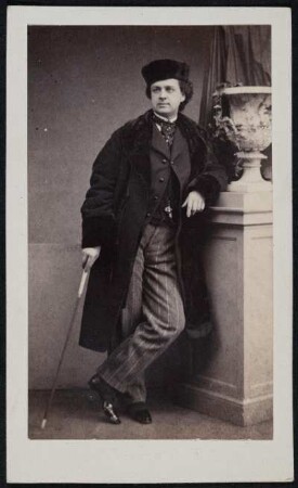 Porträt Maximilian Le maistre (nachgewiesen 1857-um 1875; Schauspieler). Albuminabzug auf Karton (Carte-de-visite ohne Atelieraufdruck)