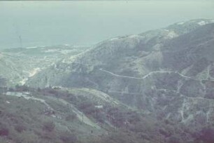 Reisefotos. Gebirgslandschaft mit Bahnlinie