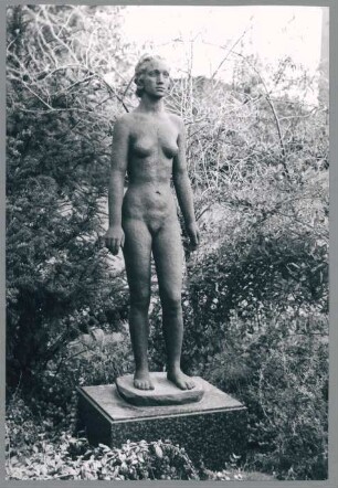 Stehendes Mädchen, 1935, Bronze