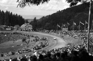 Schauinsland-Rennstrecke; Rennen; In der Holzschlägermatte: Kurve von der Tribüne
