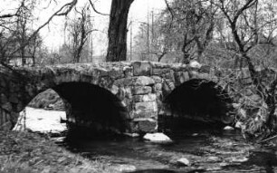 Klipphausen-Lampersdorf. Kirstenmühle, steinerne Doppelbogenbrücke zur Mühle